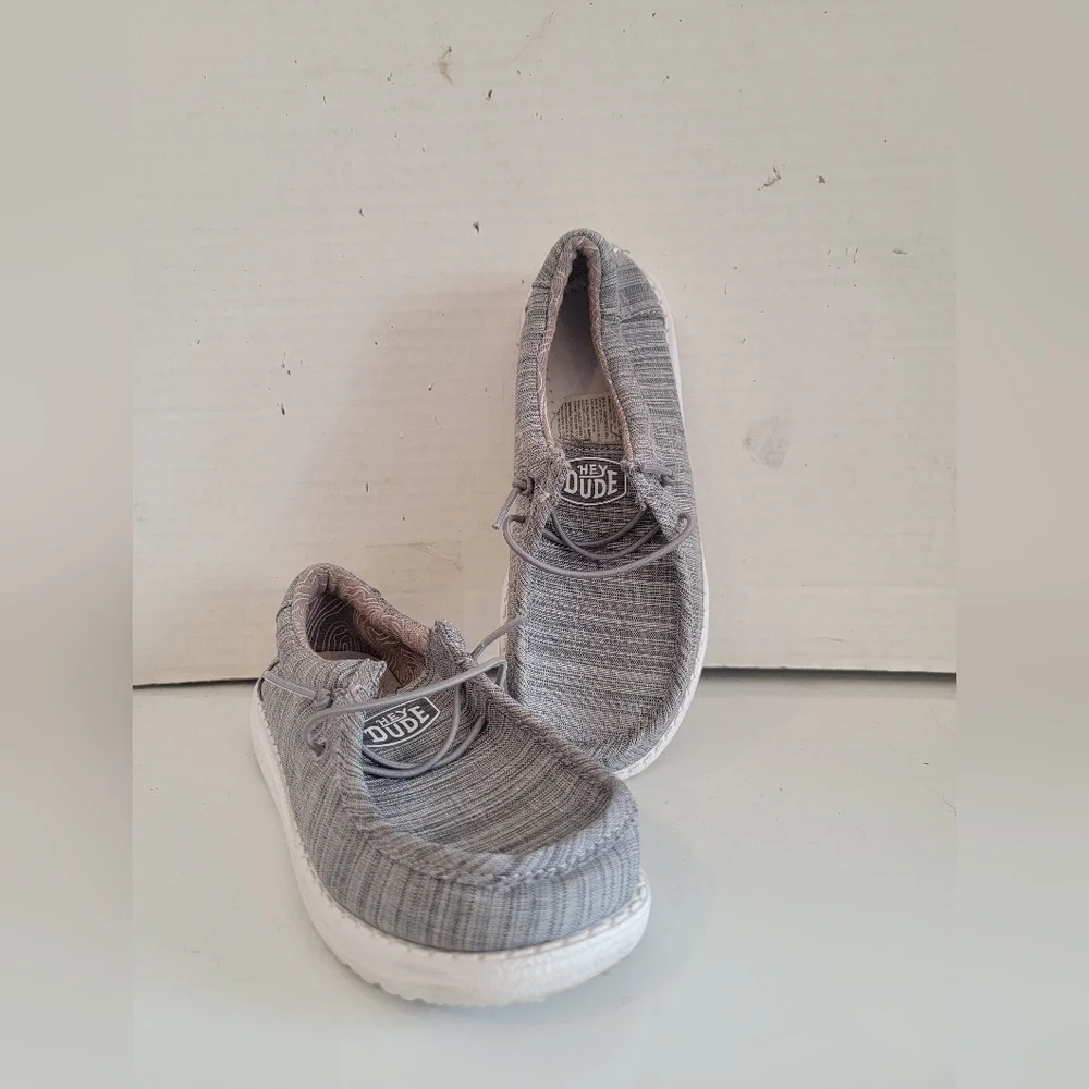 HEY DUDES WALLY YOUTH SLIP ON SHOES ( sz Y-1 or Wm - 2)‎